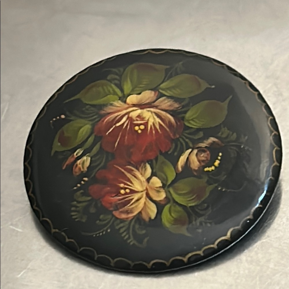VINTAGE RUSSIAN FLORAL OVAL LACQUER HAND PAINTED SIGNED PIN BROOCH 80's
